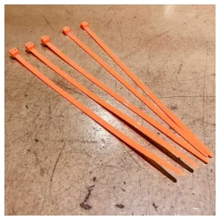 Generique COLLIERS SERRAGE PLASTIQUE 50x200 Mm X 5 -Velo Pour Aventure collier serrage plastique 50x200 mm 3