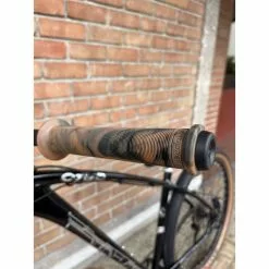 Custom Collective C100 Pro Noir Tan 2022 -Velo Pour Aventure custom collective c100 pro noir tan 2022 3