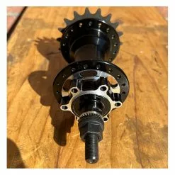 Moyeu COLLECTIVE C2 Arrière Noir -Velo Pour Aventure moyeu collective c2 arriere noir 2