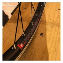 Roue Arrière Custom Bikelife X Collective 29 Pouces à Disk Noire - Wheeling Bike -Velo Pour Aventure roue arriere custom bikelife x collective 29 pouces a disk noire wheeling bike 8