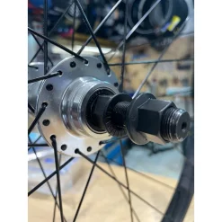 Roue Arrière GT 29" HERITAGE Noire-polie -Velo Pour Aventure roue arriere gt 29 heritage noire polie 3