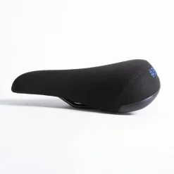 Selle BIKELIFE Noire Logo Bleu 9 Selle BIKELIFE Noire Logo Bleu -Velo Pour Aventure selle bikelife noire logo bleu 3