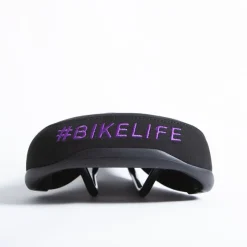 Selle BIKELIFE Noire Logo Violet -Velo Pour Aventure selle bikelife noire logo violet 2